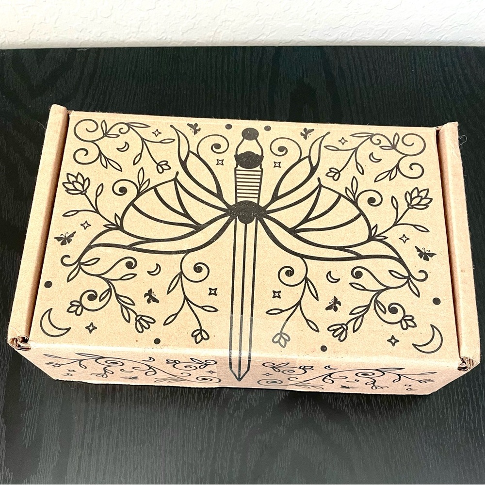 FairyLoot Adult Fantasy Box Jan 2026 Graceless Heart by Isabel Ibanez - Picture 11 of 11
